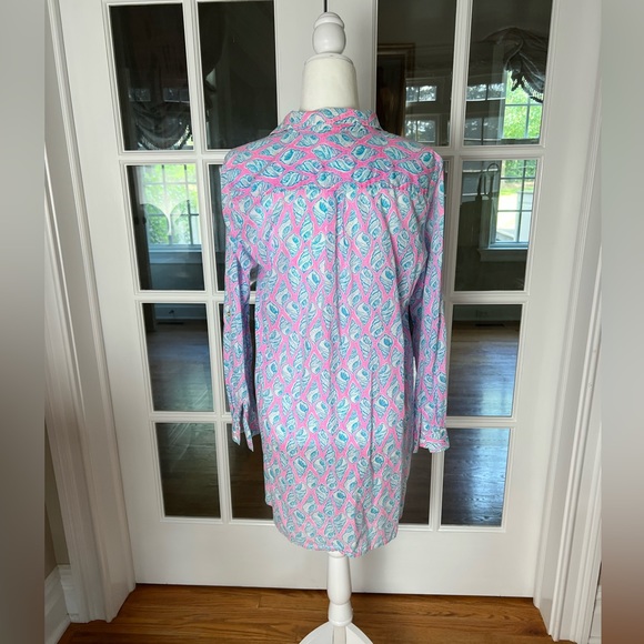 Sold Out Lilly Pulitzer Sea Shell Blouse sz M - Picture 2 of 3